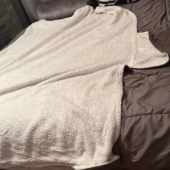 The Lakeside Collection Hooded Fleece & Sherpa Lined Wearable Throw Blanket - Picture 7 of 11